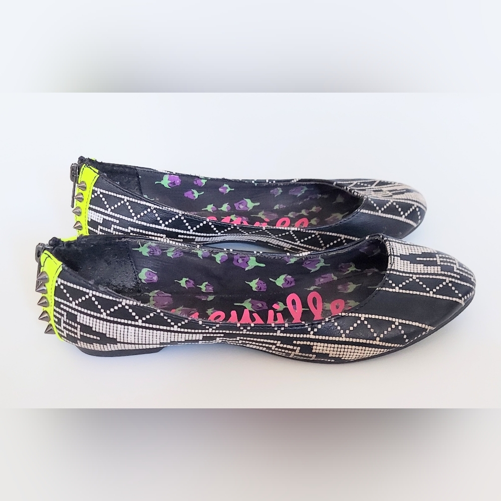 Betsey Johnson Betseyville Aztec Studded Zipper Back Flats Womens Size 6.5 - Picture 3 of 7